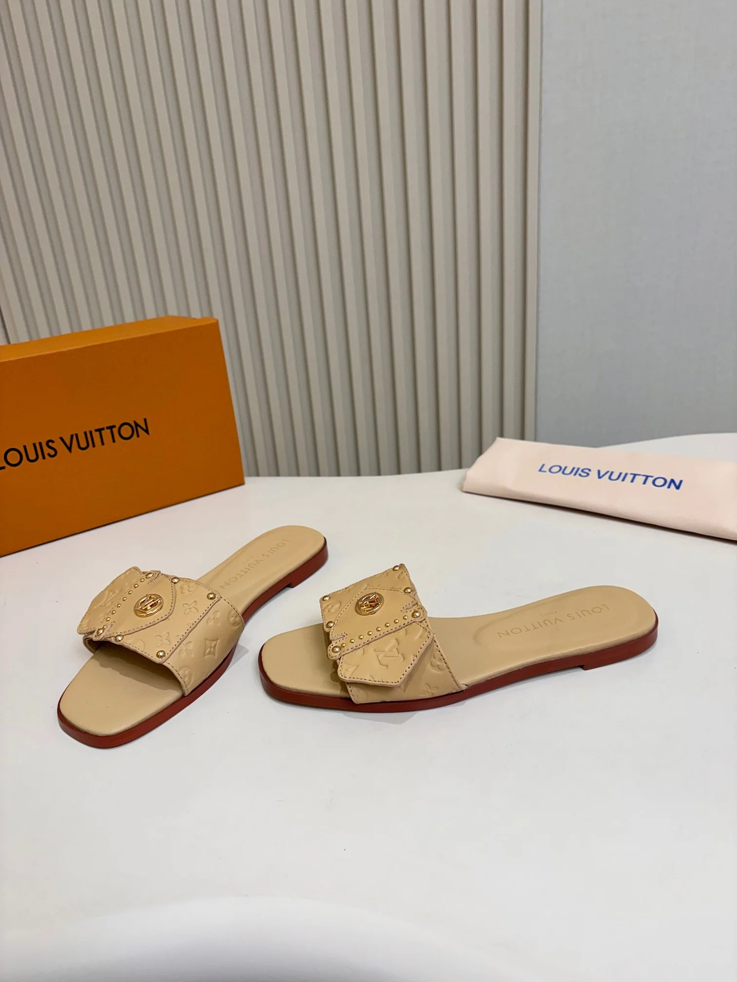 LV Slides Cowhide Leather Beige-Gold A60202609111108 - Image 4