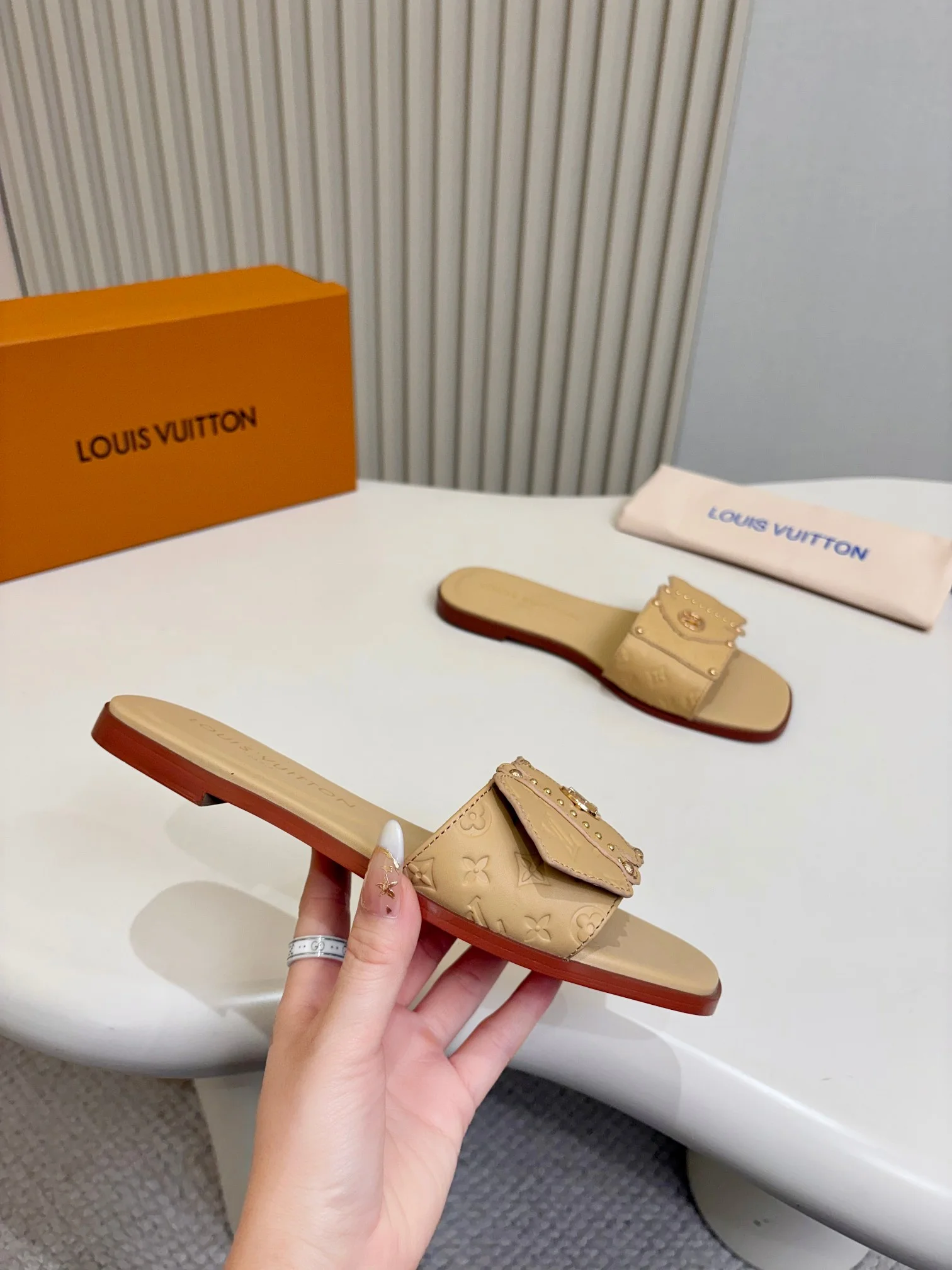 LV Slides Cowhide Leather Beige-Gold A60202609111108 - Image 5