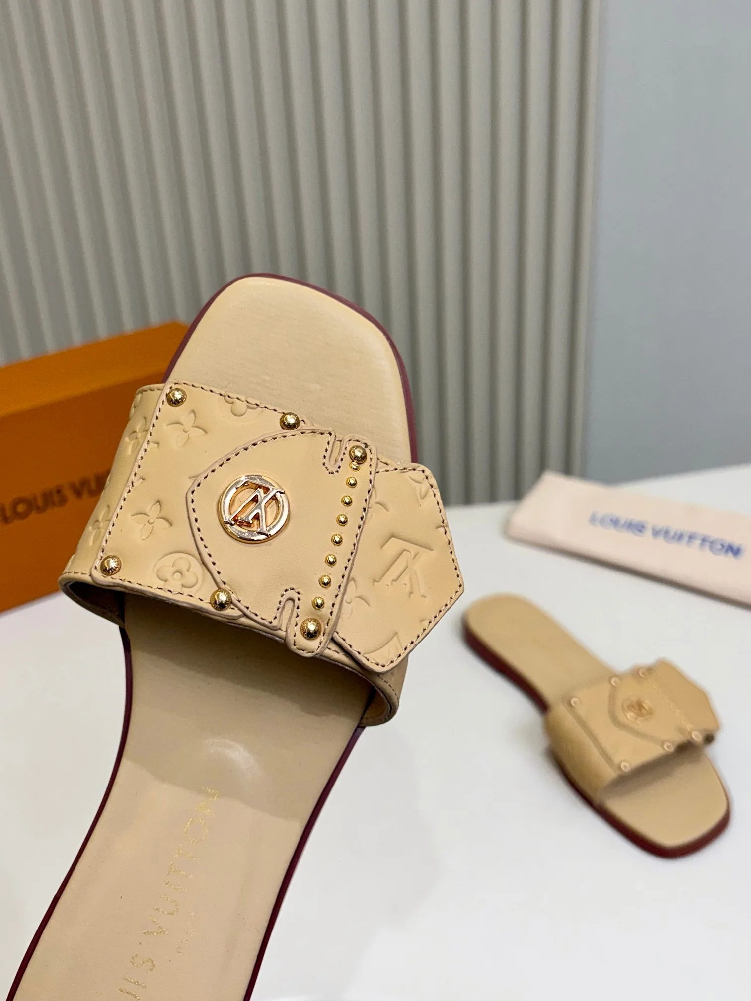 LV Slides Cowhide Leather Beige-Gold A60202609111108 - Image 6