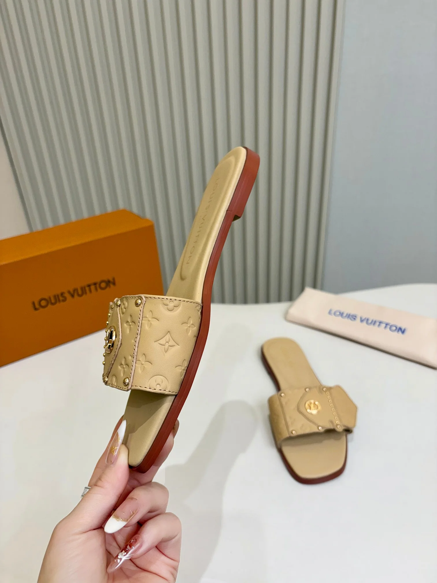 LV Slides Cowhide Leather Beige-Gold A60202609111108 - Image 7