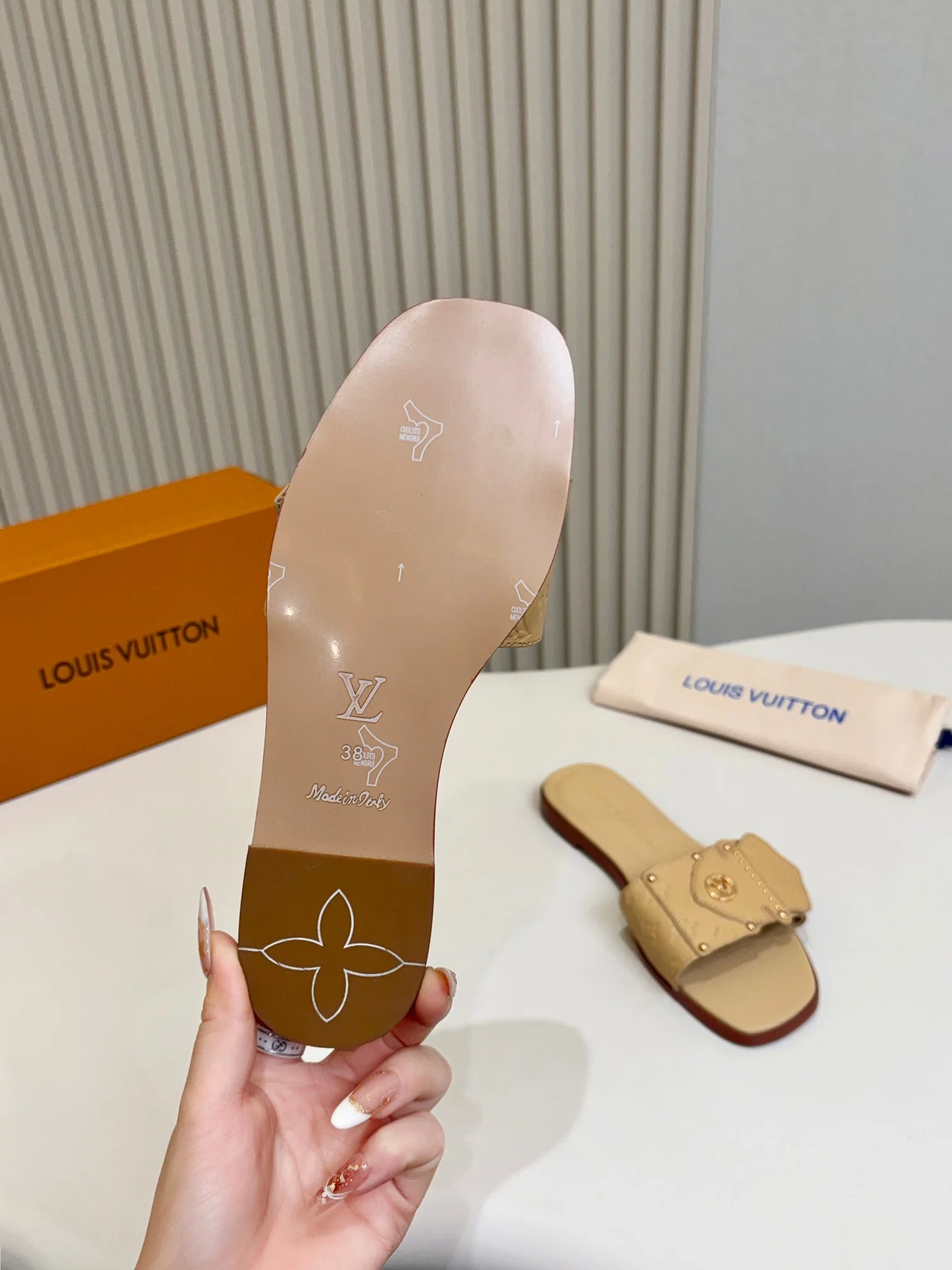 LV Slides Cowhide Leather Beige-Gold A60202609111108 - Image 8