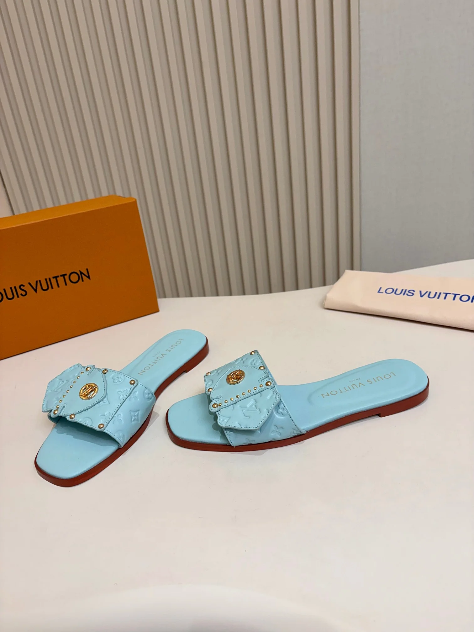 LV Slides Leather Blue-Gold A60202609111112 - Image 4