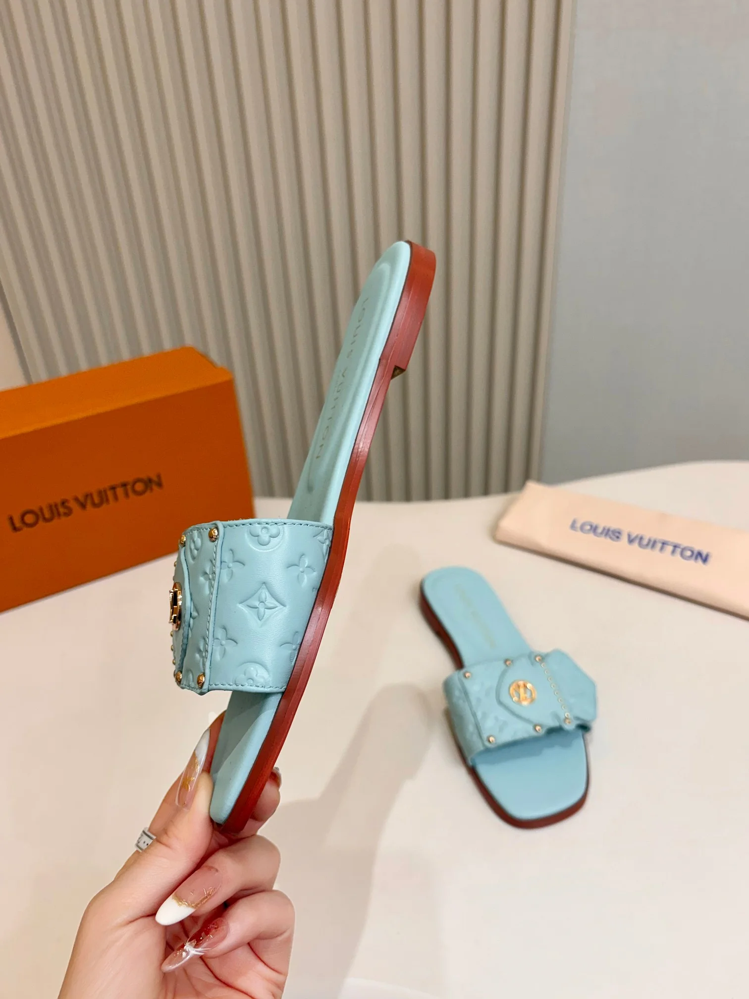 LV Slides Leather Blue-Gold A60202609111112 - Image 5