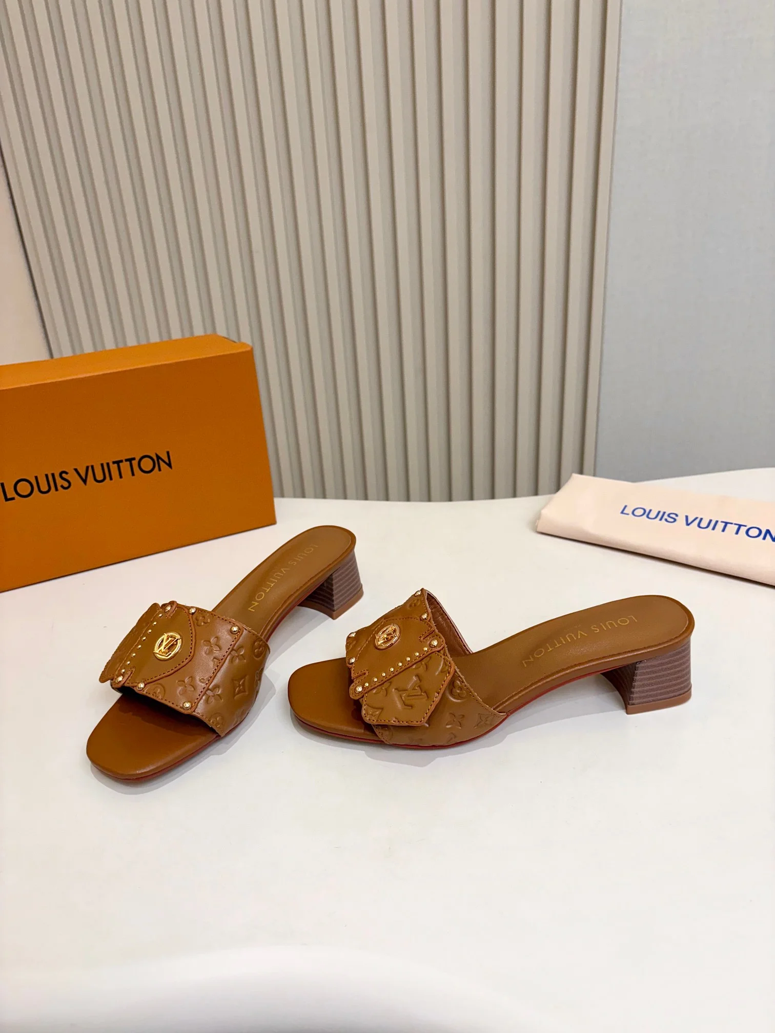 LV Slides Leather Brown-Gold A60202609111116 - Image 3