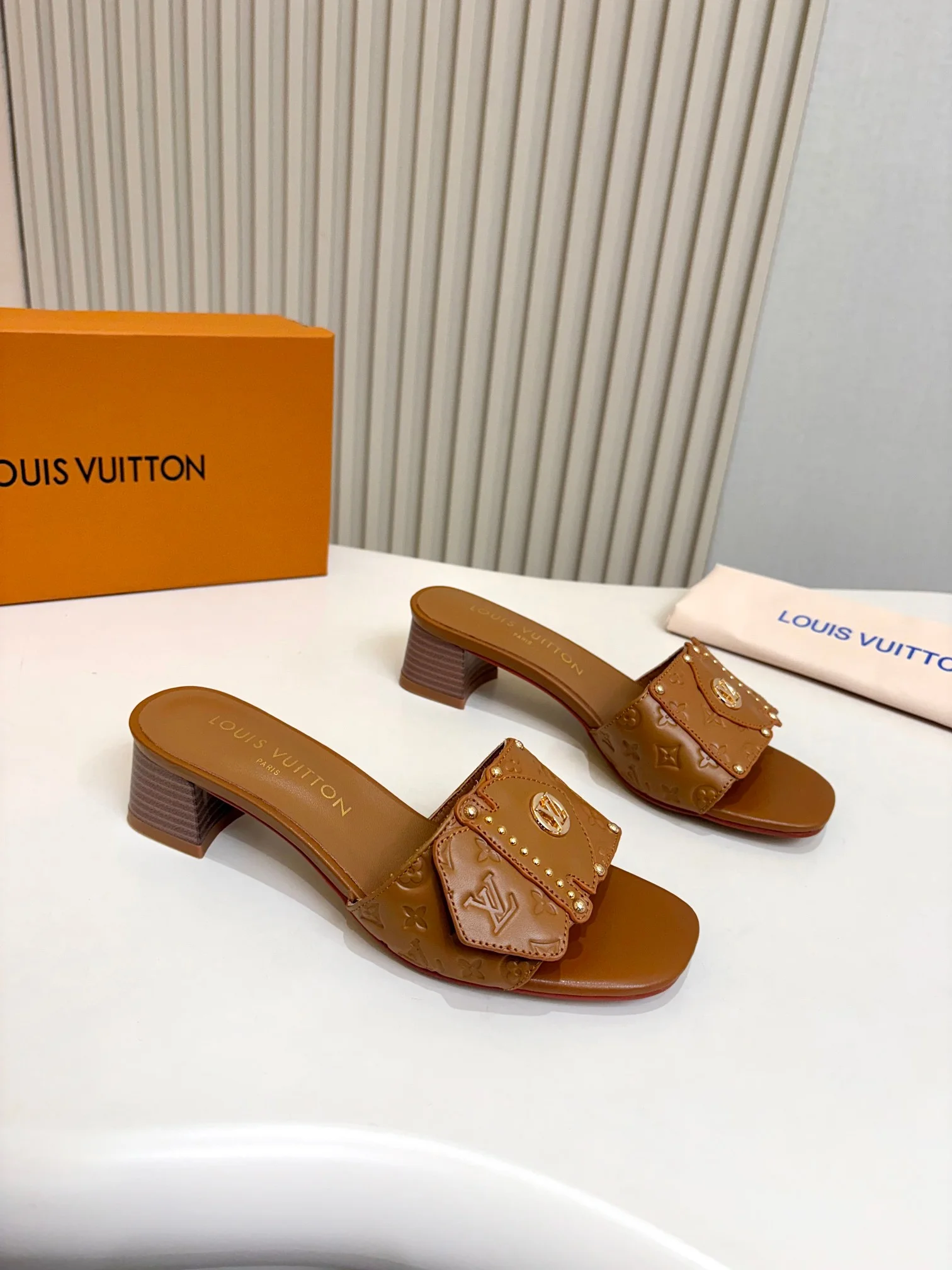 LV Slides Leather Brown-Gold A60202609111116 - Image 4
