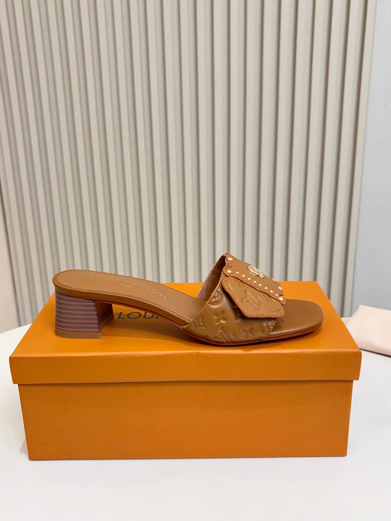 LV Slides Leather Brown-Gold A60202609111116 - Image 7