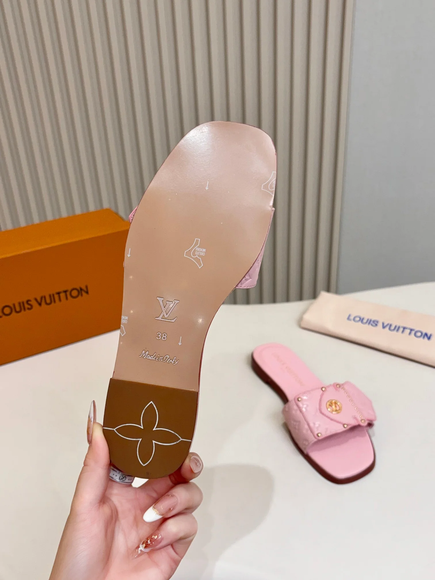 LV Slides Leather Pink-Gold A60202609111111 - Image 5