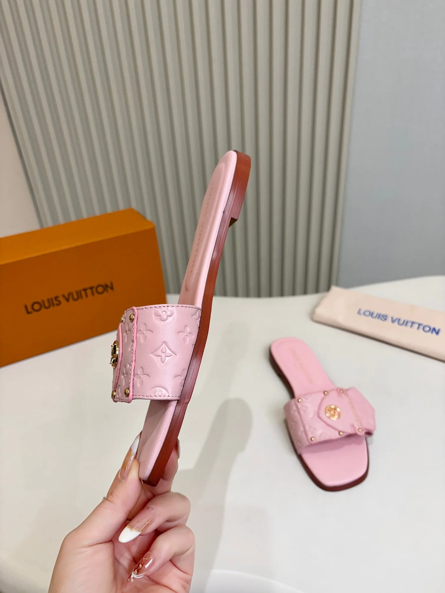 LV Slides Leather Pink-Gold A60202609111111 - Image 7