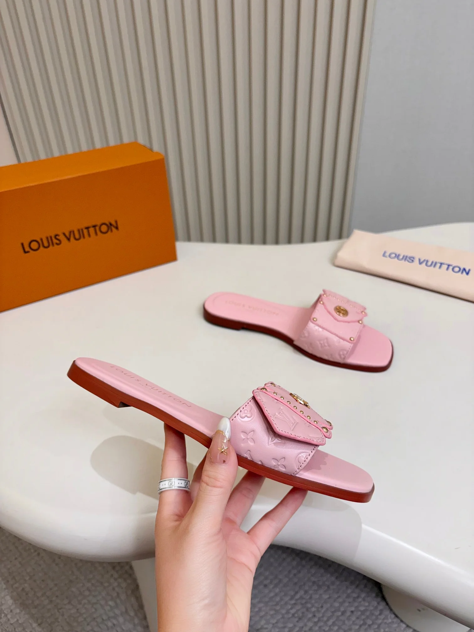 LV Slides Leather Pink-Gold A60202609111111 - Image 8