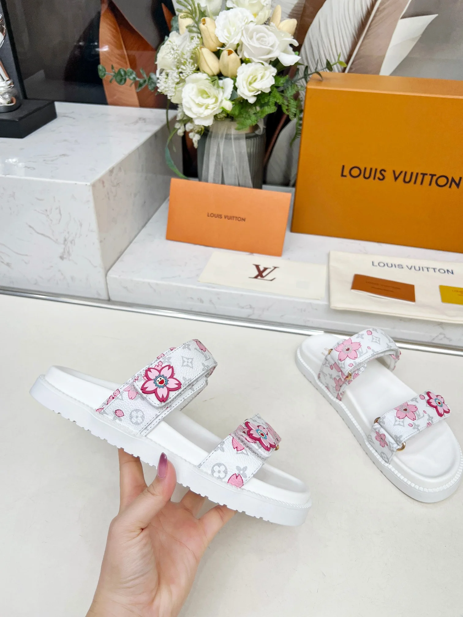LV Slides Leather White-Pink EU35-45 A90202609111207 - Image 3