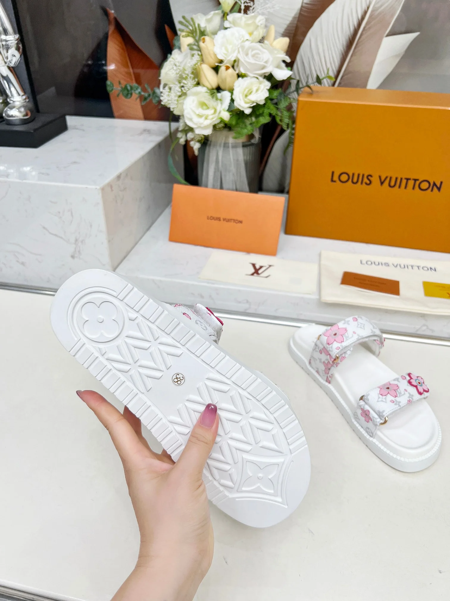 LV Slides Leather White-Pink EU35-45 A90202609111207 - Image 5