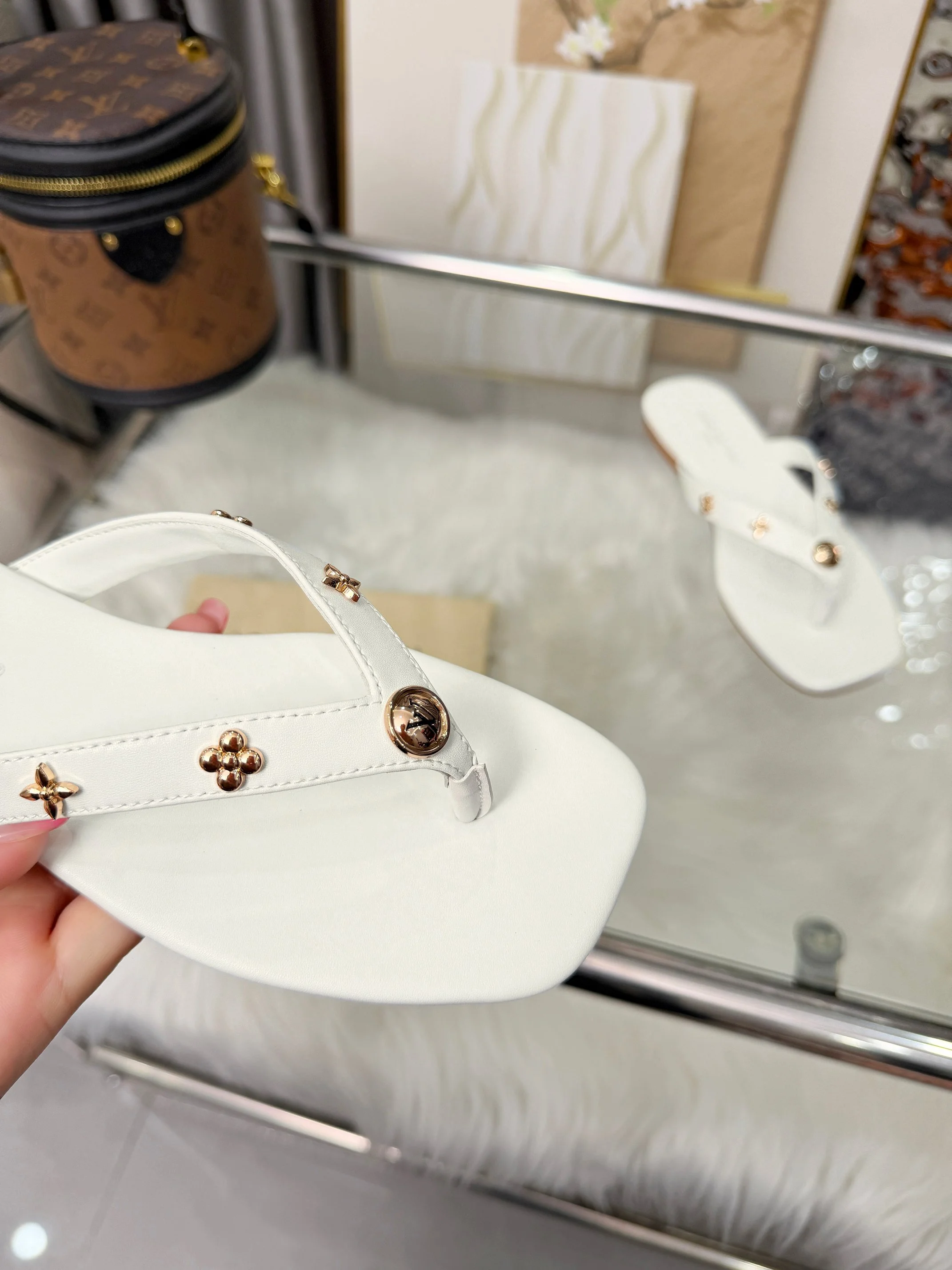 LV Slides White-Gold A60202609111187