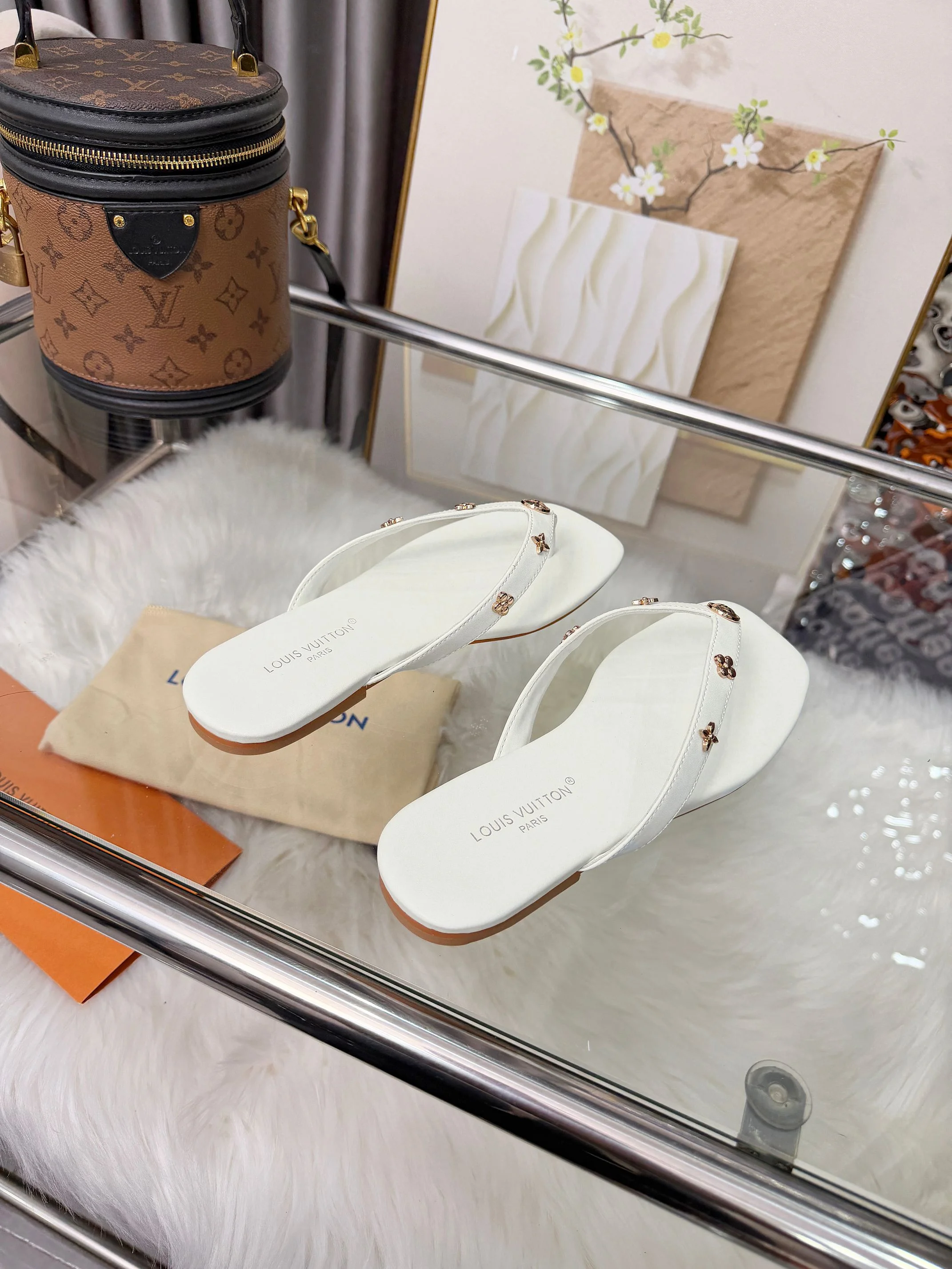 LV Slides White-Gold A60202609111187 - Image 5