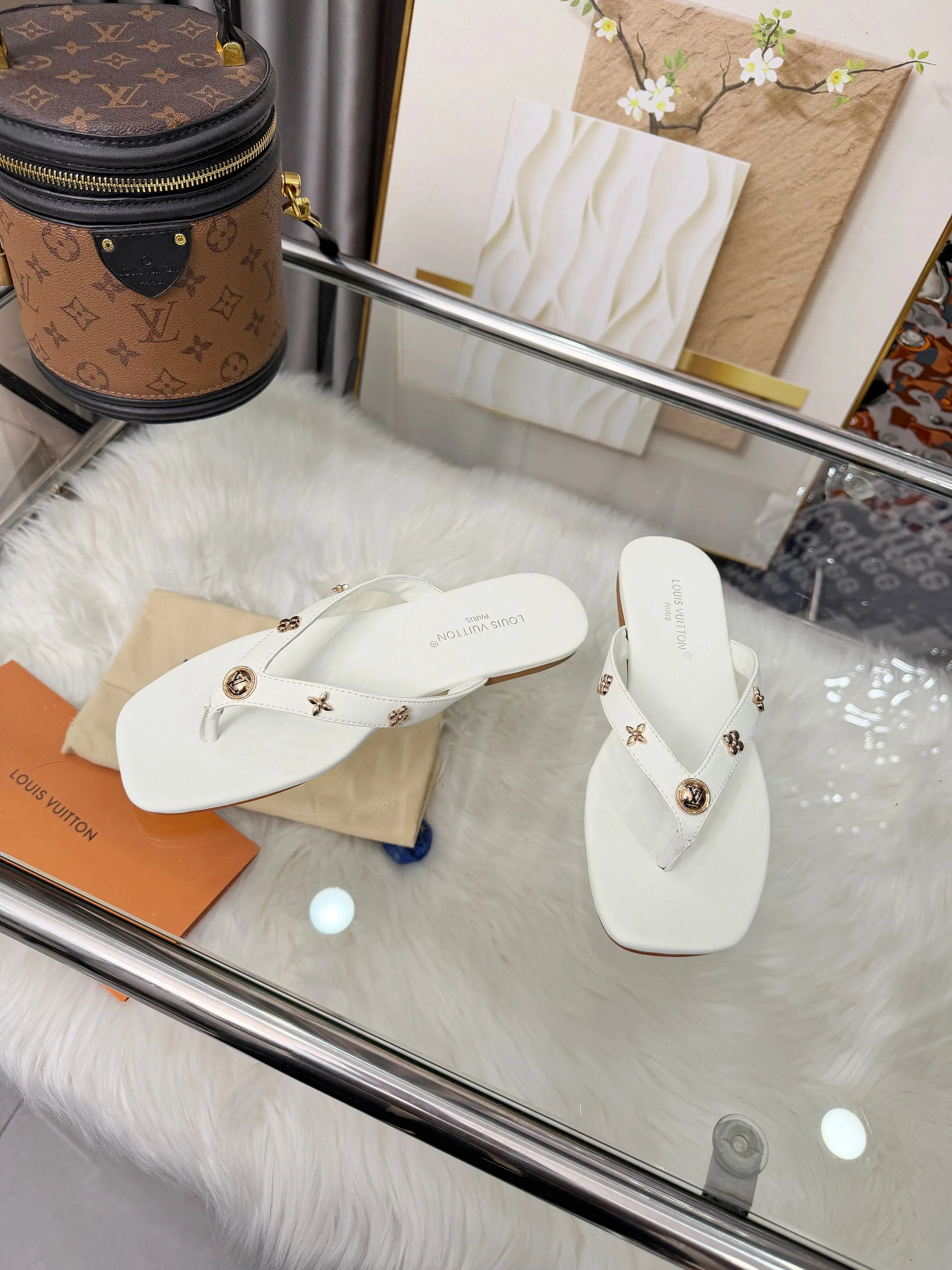 LV Slides White-Gold A60202609111187 - Image 8