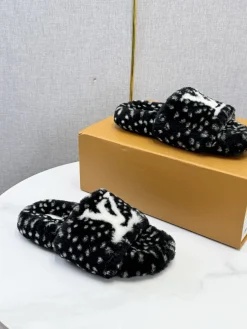 LV Slides Wool Black-White EU35-39 B60202609110587