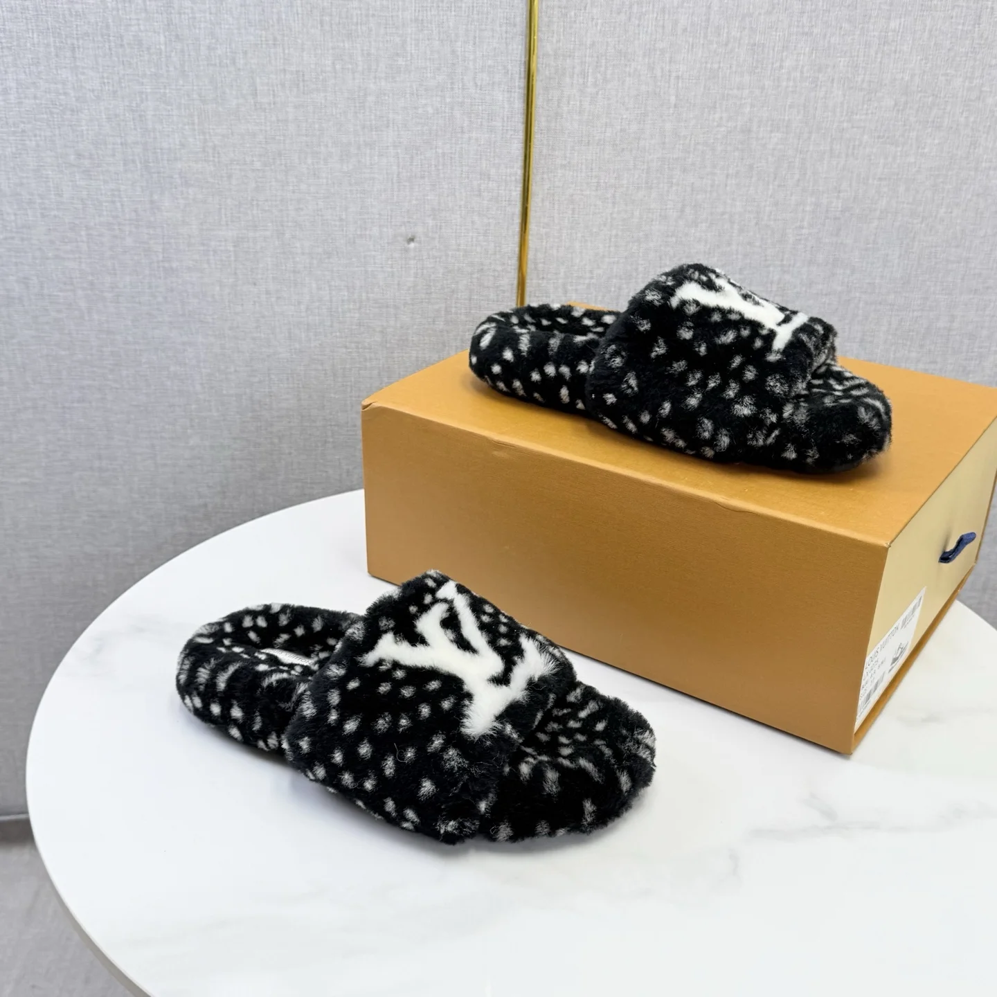 LV Slides Wool Black-White EU35-39 B60202609110587