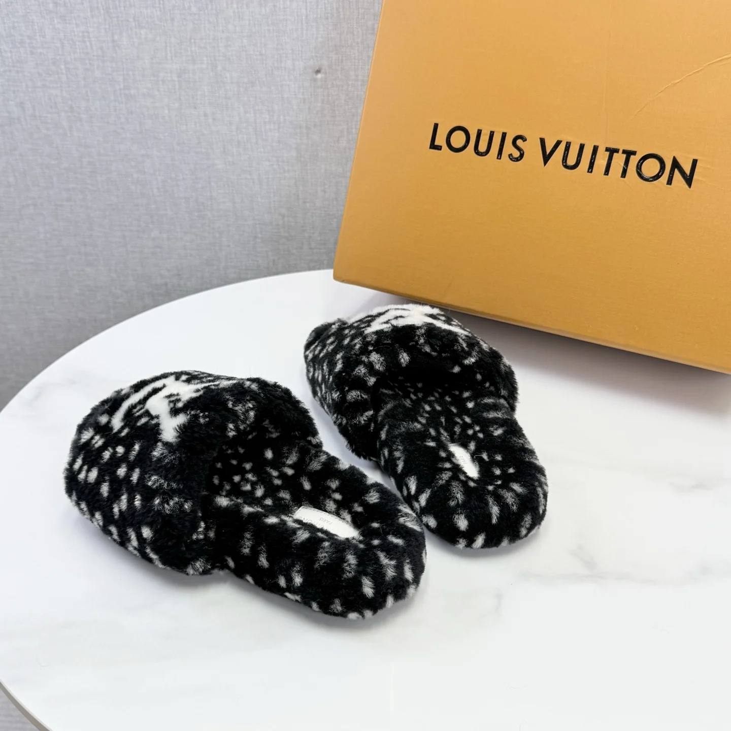 LV Slides Wool Black-White EU35-39 B60202609110587 - Image 7