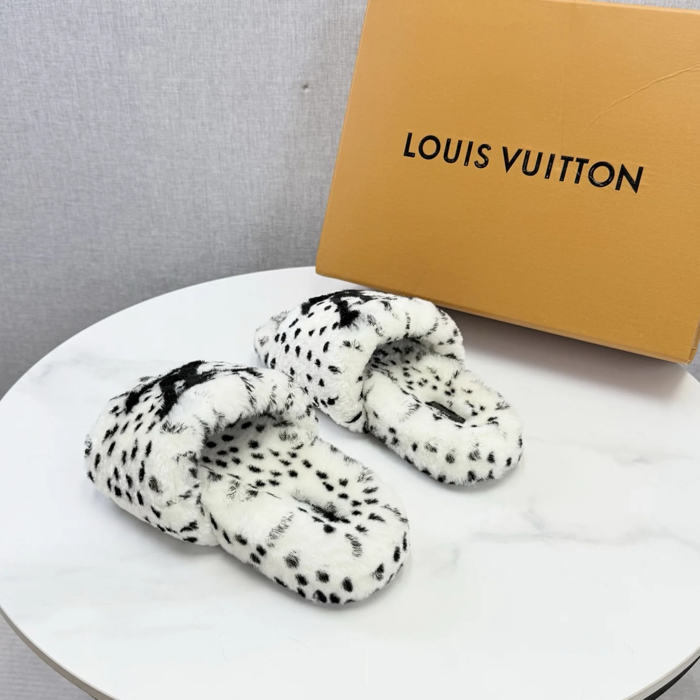 LV Slides Wool Rubber White-Black EU35-39 B60202609110585 - Image 5