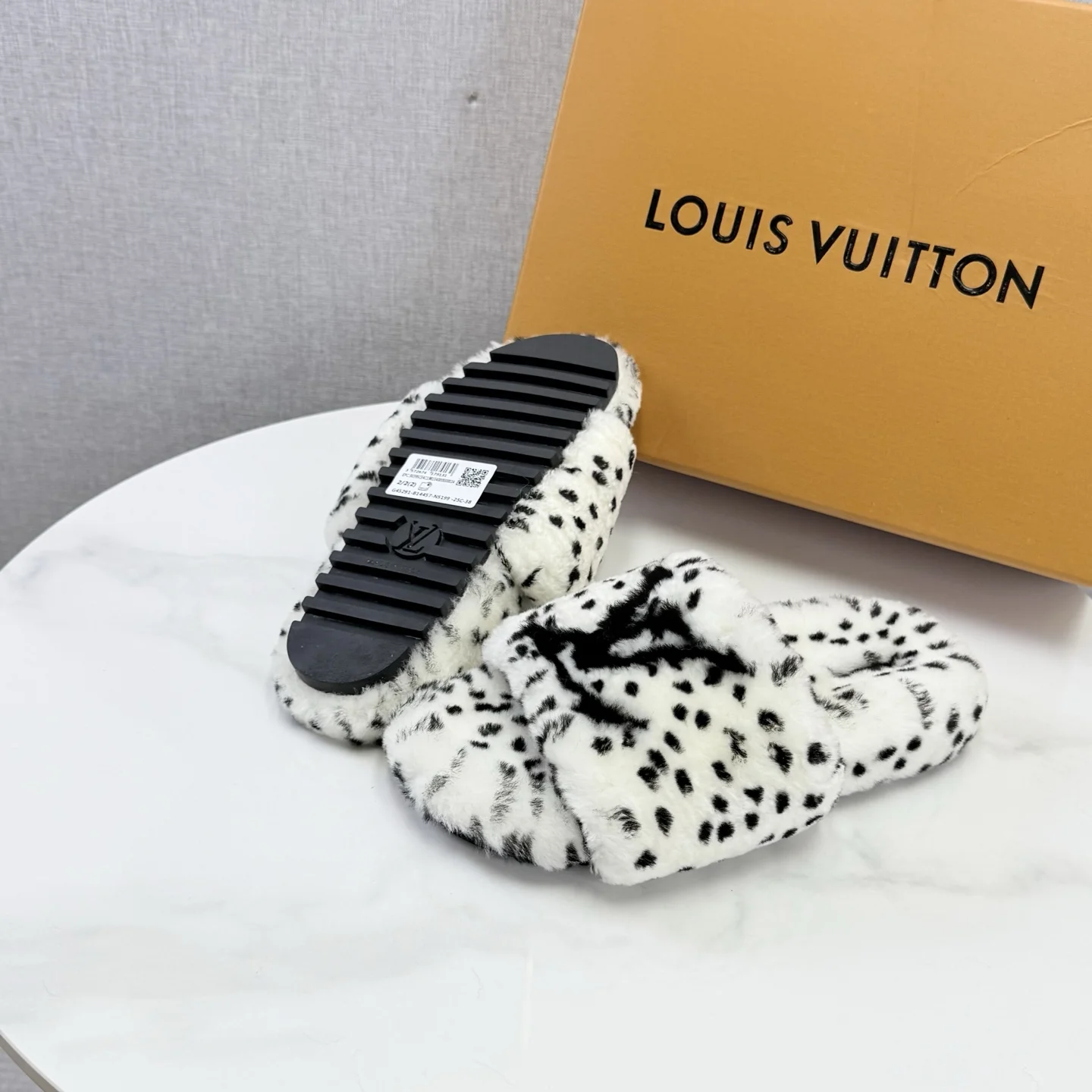 LV Slides Wool Rubber White-Black EU35-39 B60202609110585 - Image 6