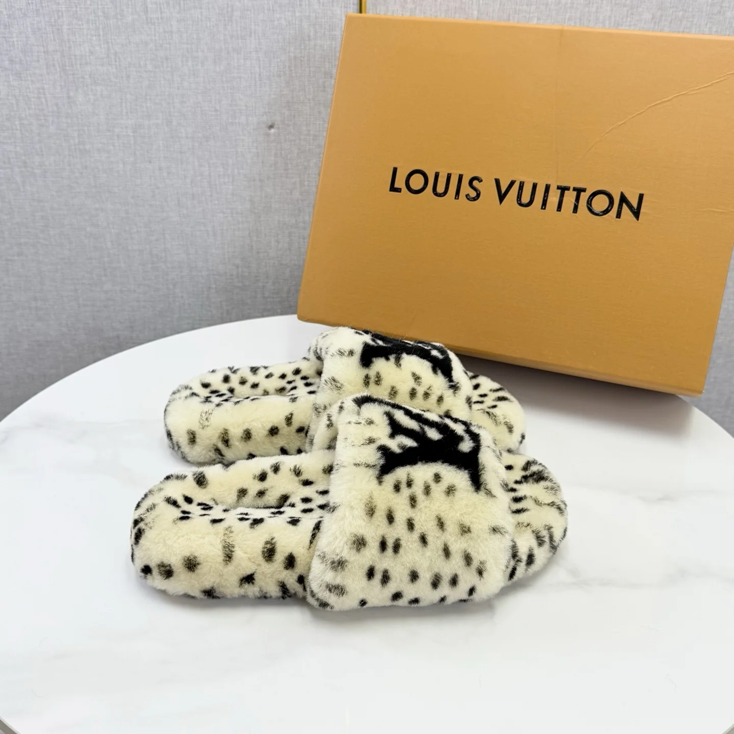 LV Slides Wool Rubber White-Black EU35-39 B60202609110586