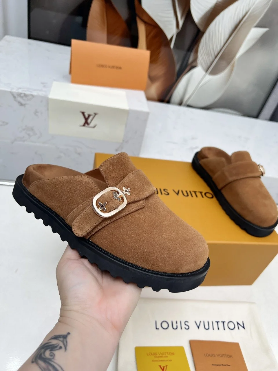LV Slippers Brown-Black B00202609111203 - Image 3