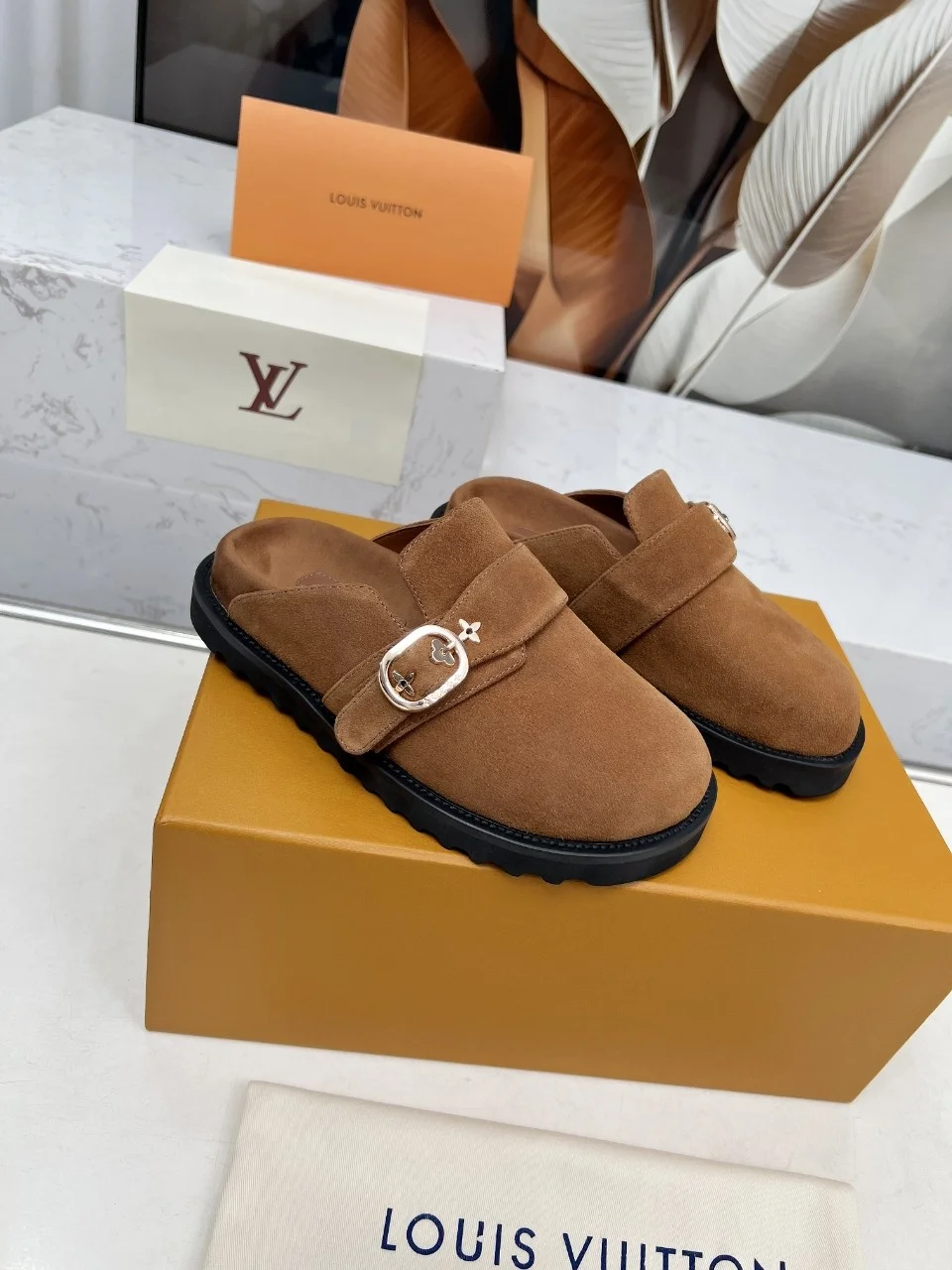 LV Slippers Brown-Black B00202609111203 - Image 5