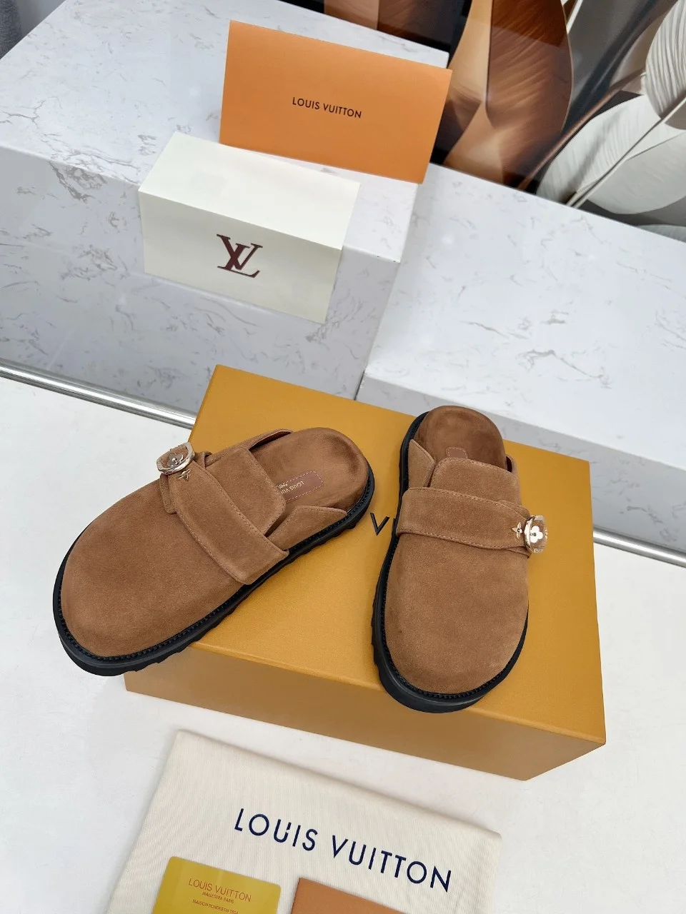 LV Slippers Brown-Black B00202609111203 - Image 6