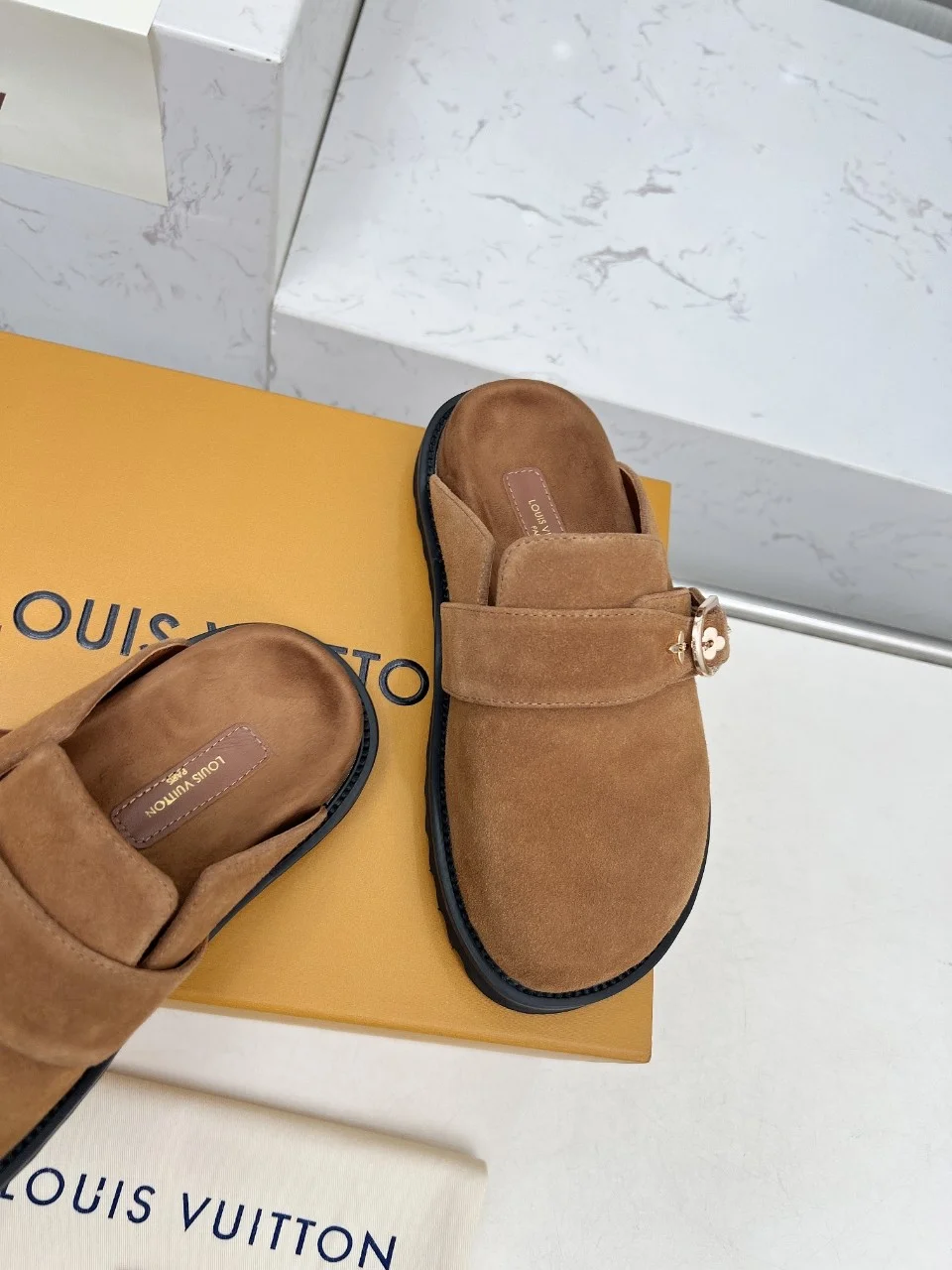 LV Slippers Brown-Black B00202609111203 - Image 7