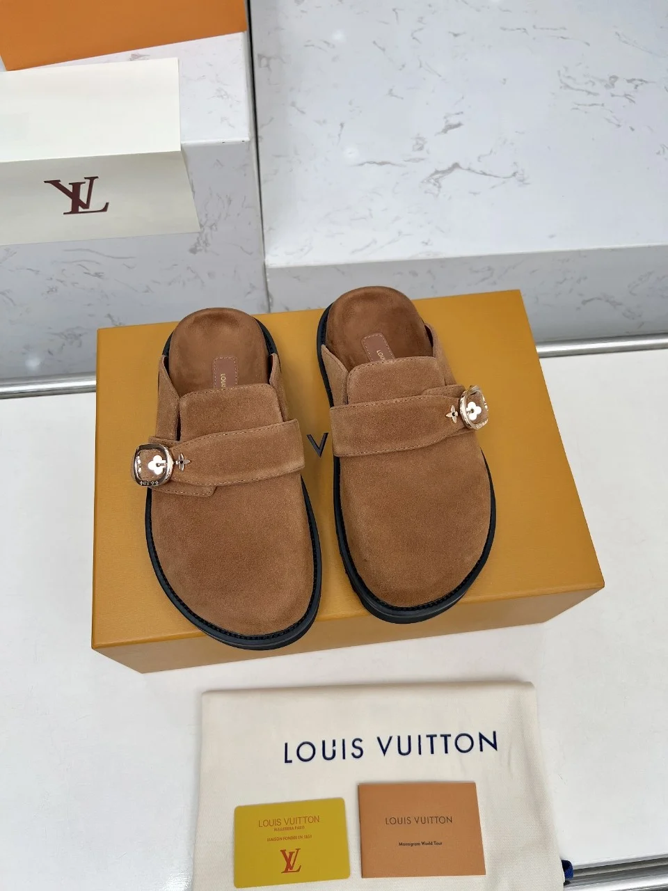 LV Slippers Brown-Black B00202609111203 - Image 8