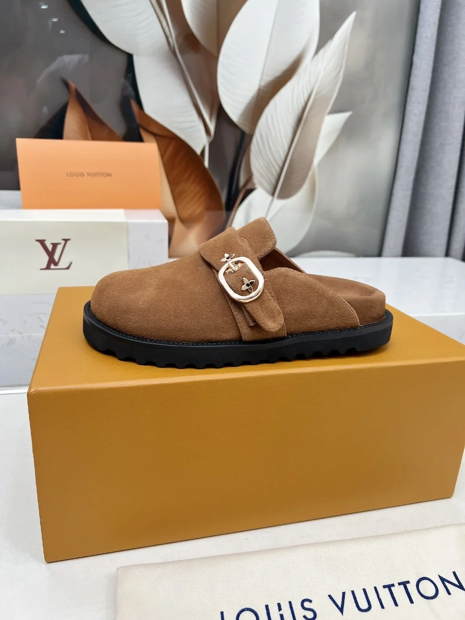 LV Slippers Brown-Black B00202609111203 - Image 9