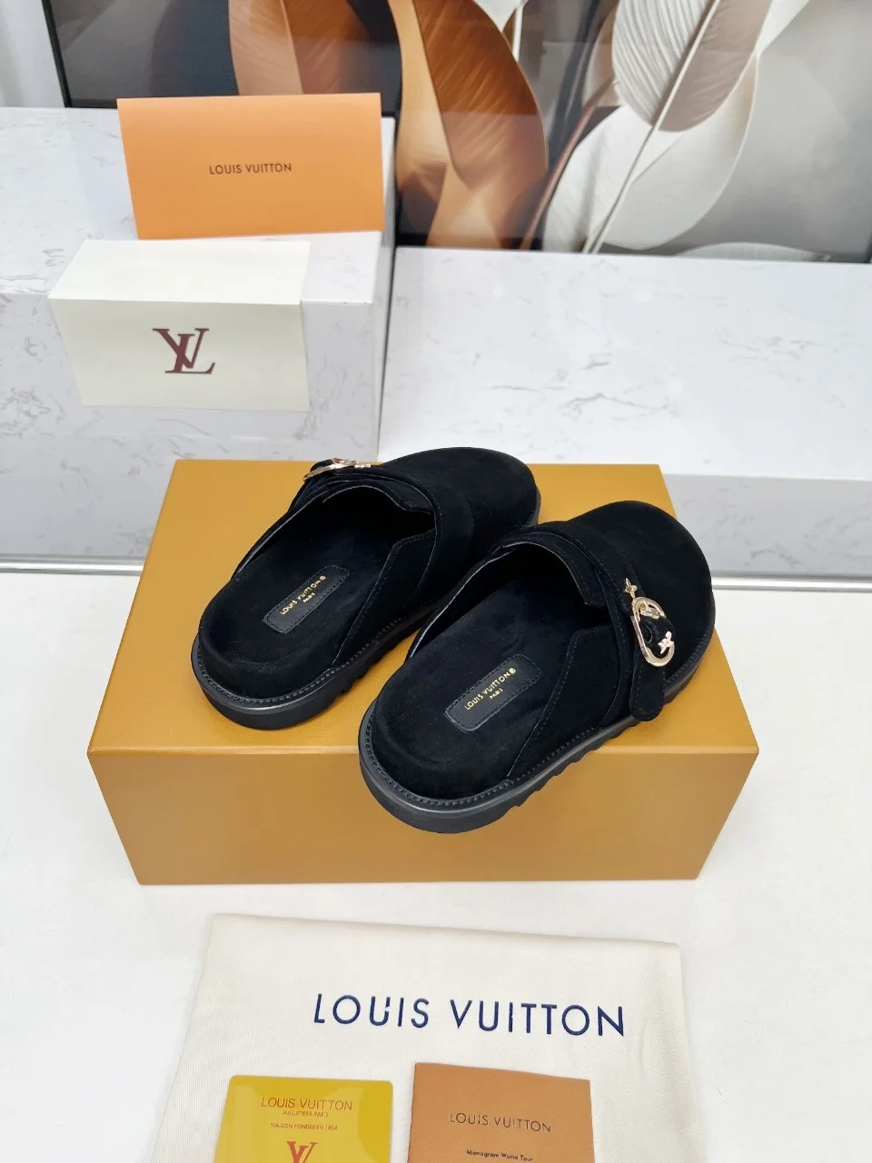 LV Slippers Leather Sheepskin Black-Brown EU35-45 B00202609111202 - Image 5