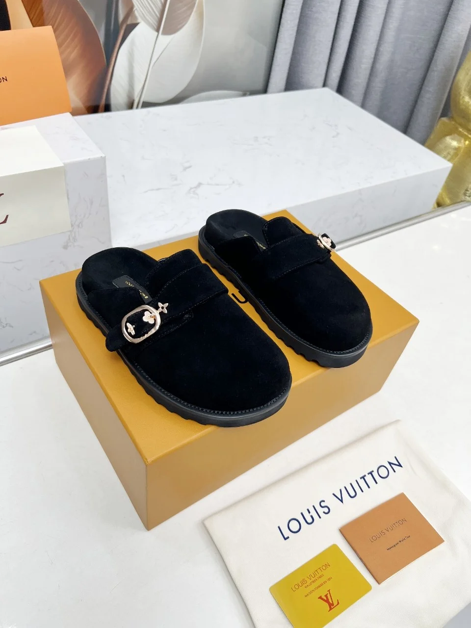 LV Slippers Leather Sheepskin Black-Brown EU35-45 B00202609111202 - Image 7