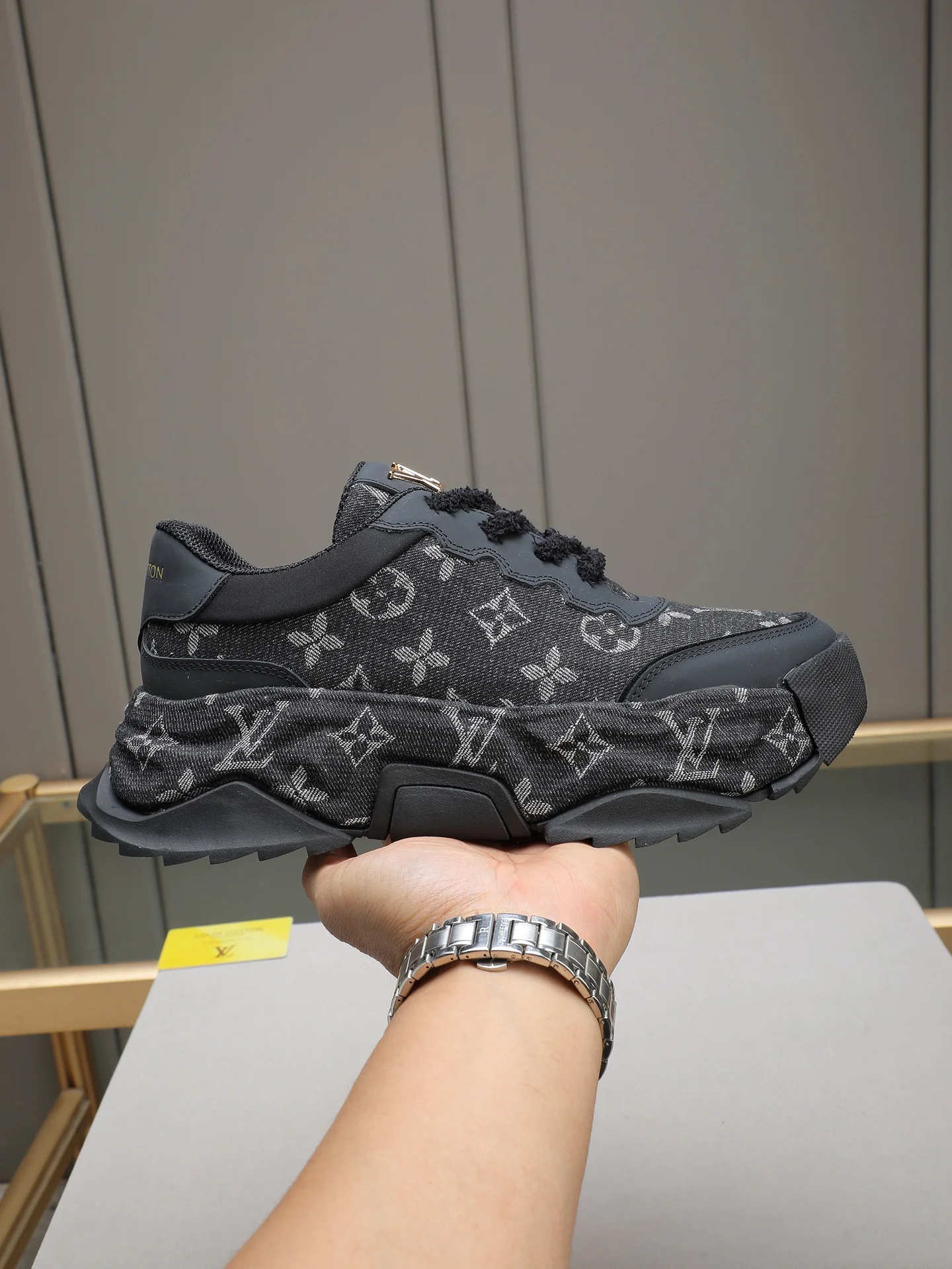 LV Sneakers Black-Gray B90202609110727