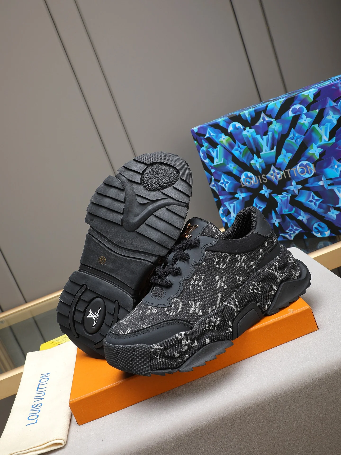 LV Sneakers Black-Gray B90202609110727 - Image 3