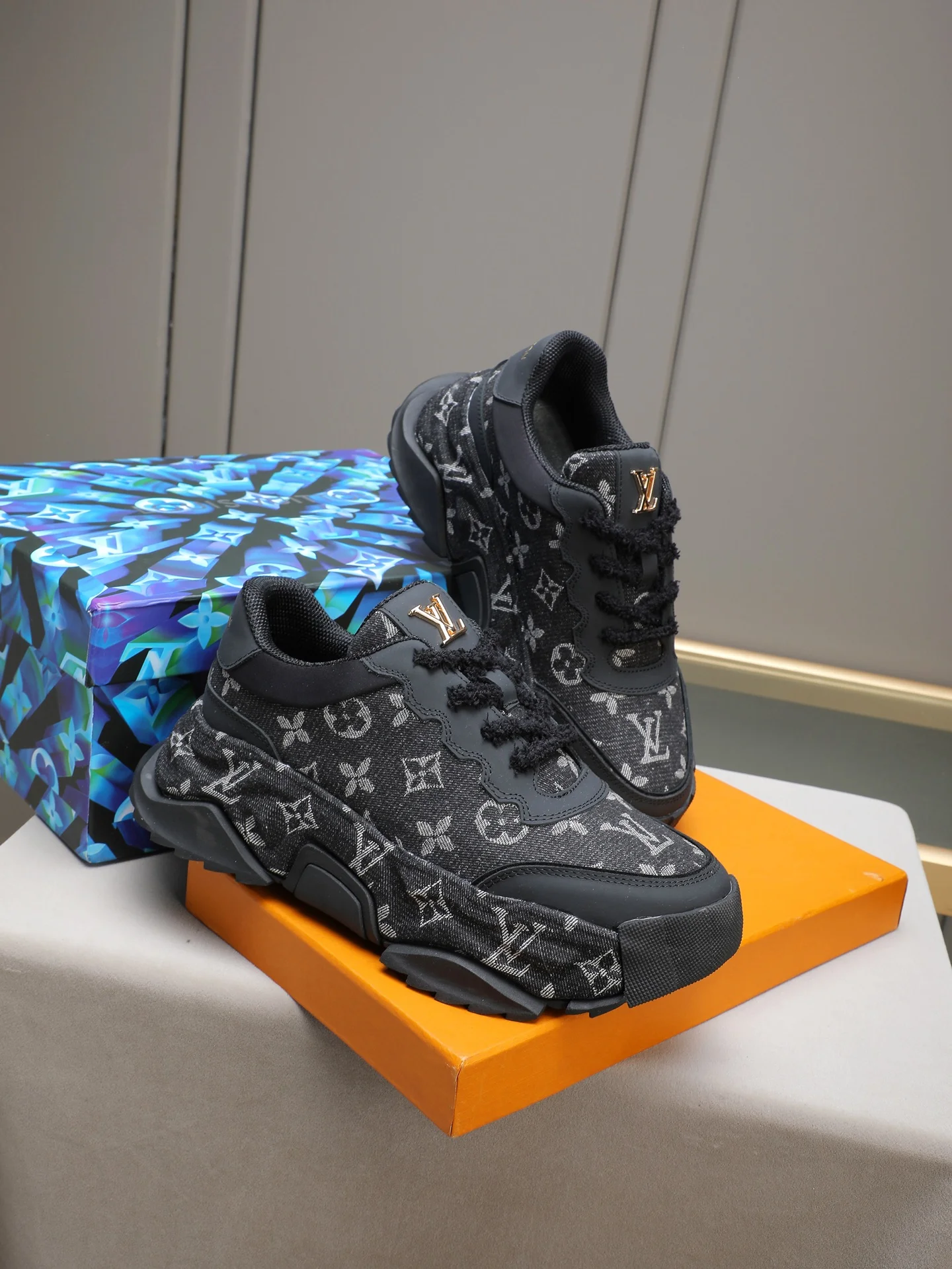 LV Sneakers Black-Gray B90202609110727 - Image 4