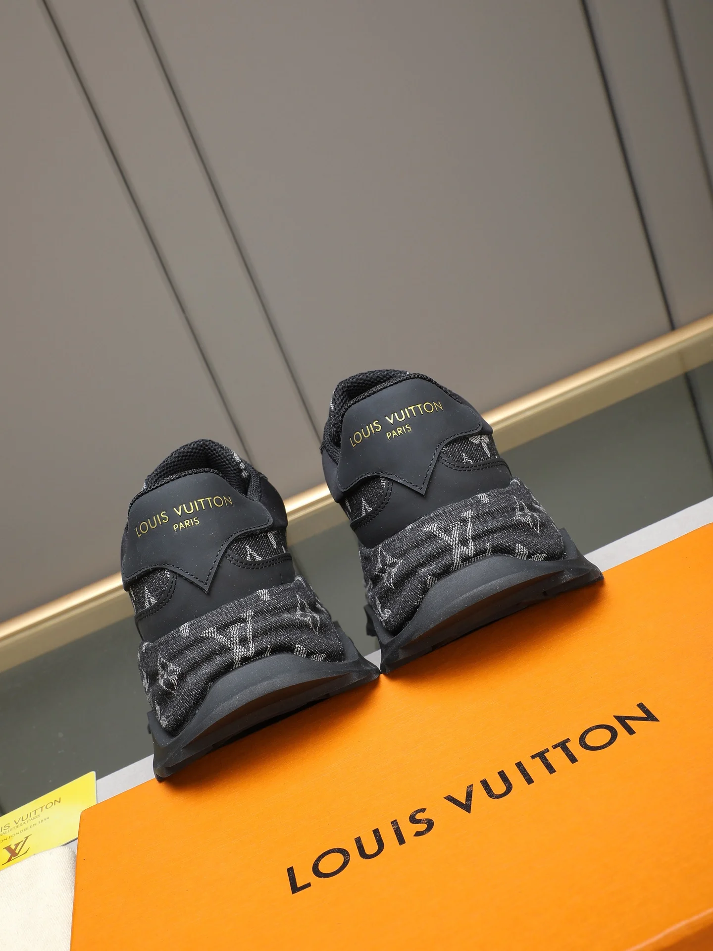 LV Sneakers Black-Gray B90202609110727 - Image 5