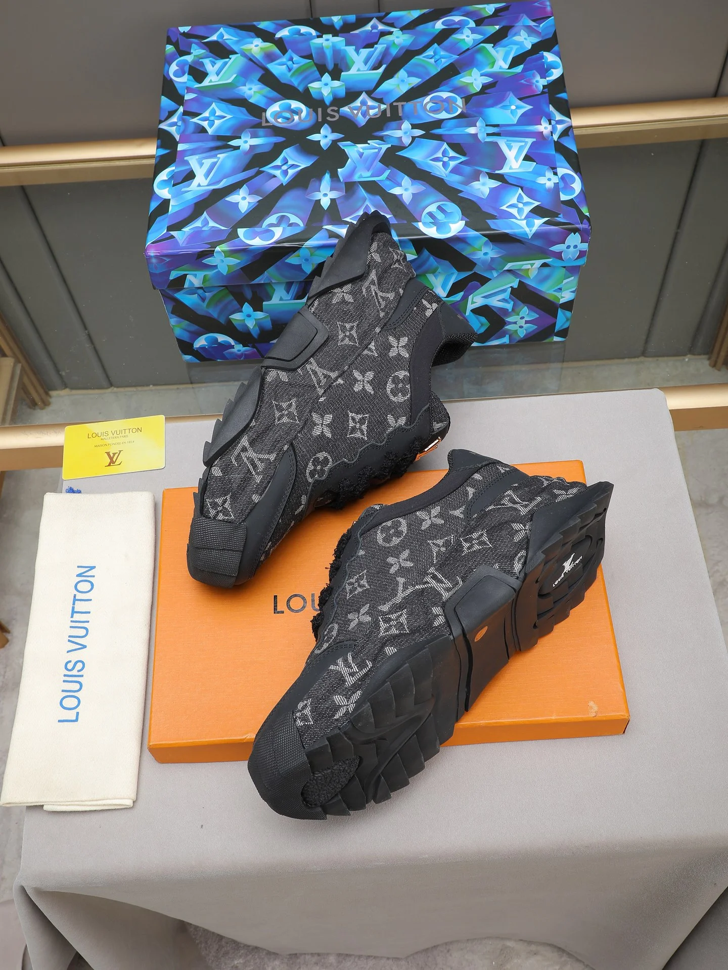 LV Sneakers Black-Gray B90202609110727 - Image 7
