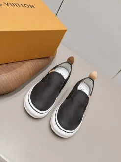 LV Sneakers Black-White B60202609111525