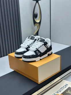 LV Sneakers Black-White B80202609111669