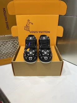 LV Sneakers Black-White C50202609110097