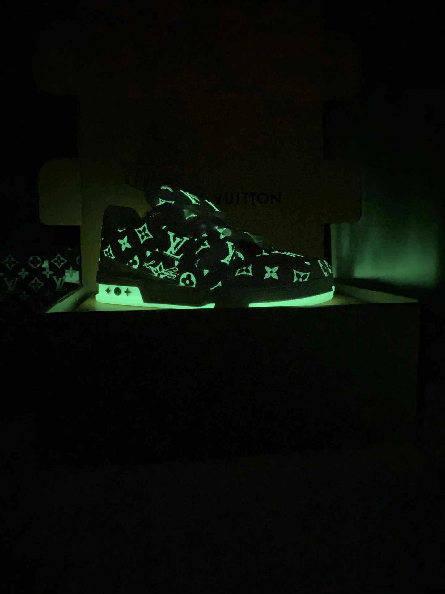 LV Sneakers Black-White C50202609110097 - Image 3