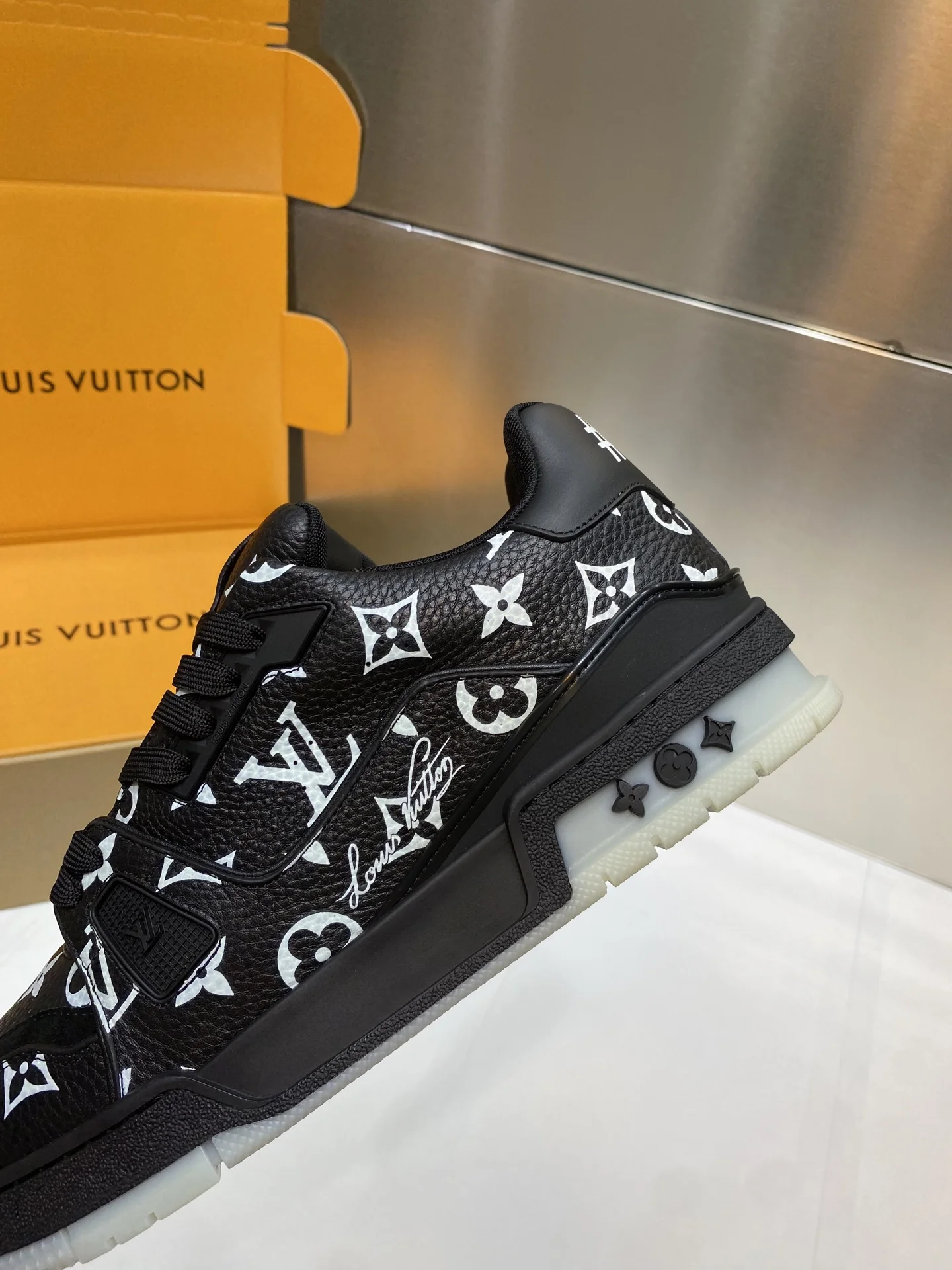 LV Sneakers Black-White C50202609110097 - Image 6