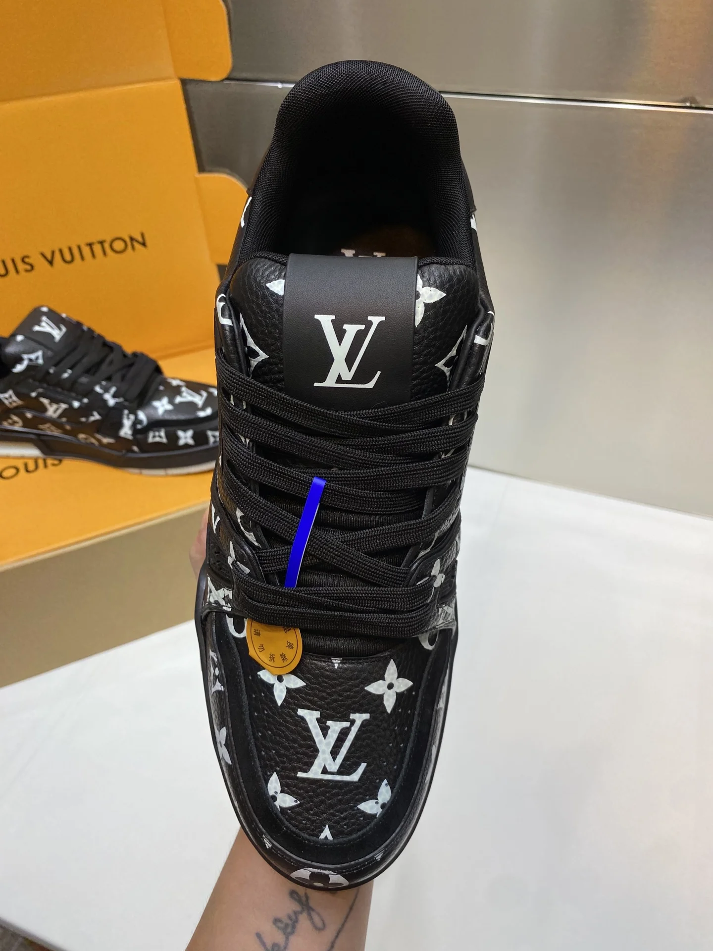 LV Sneakers Black-White C50202609110097 - Image 7