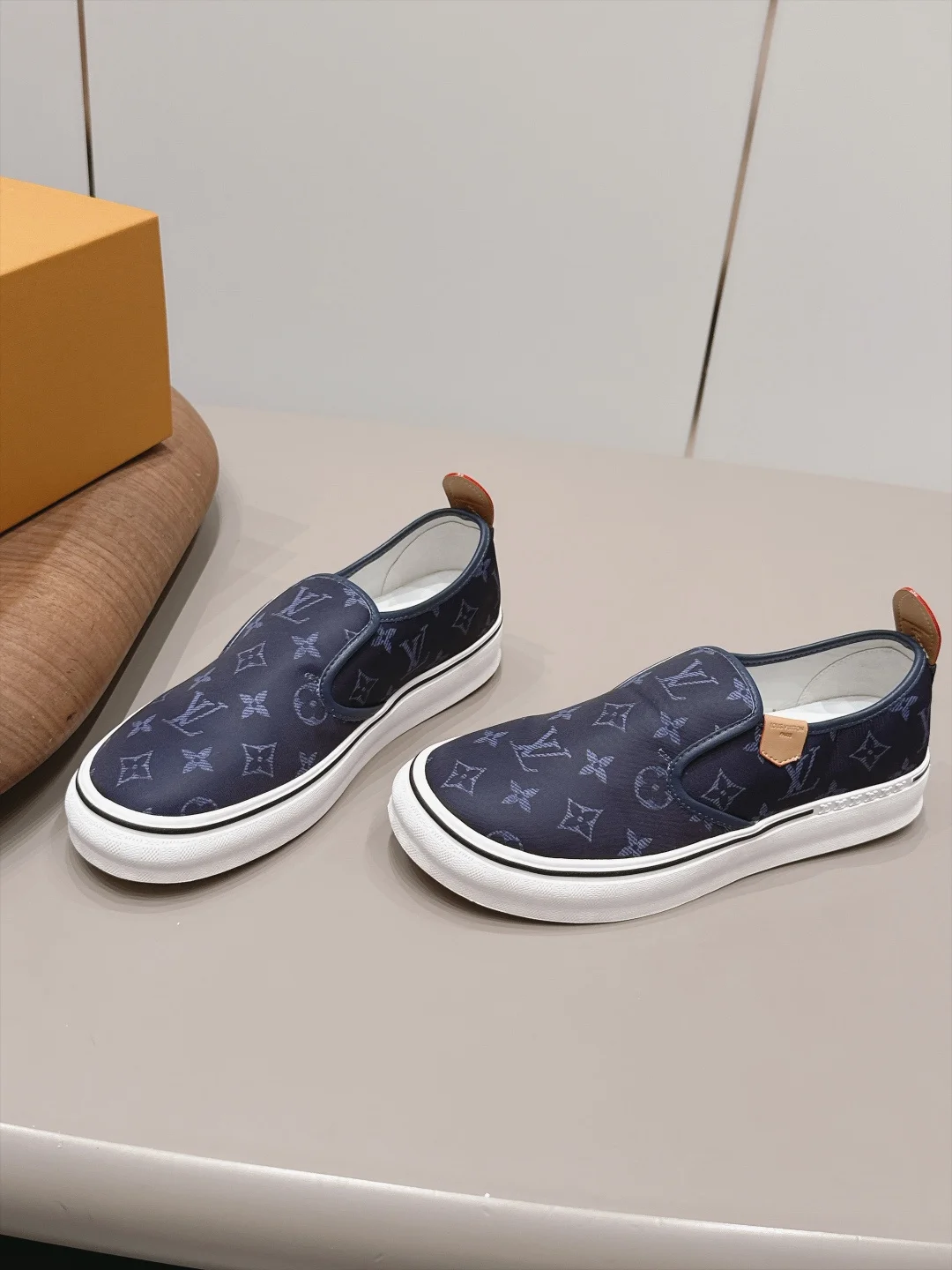 LV Sneakers Blue-White C00202609111523 - Image 3