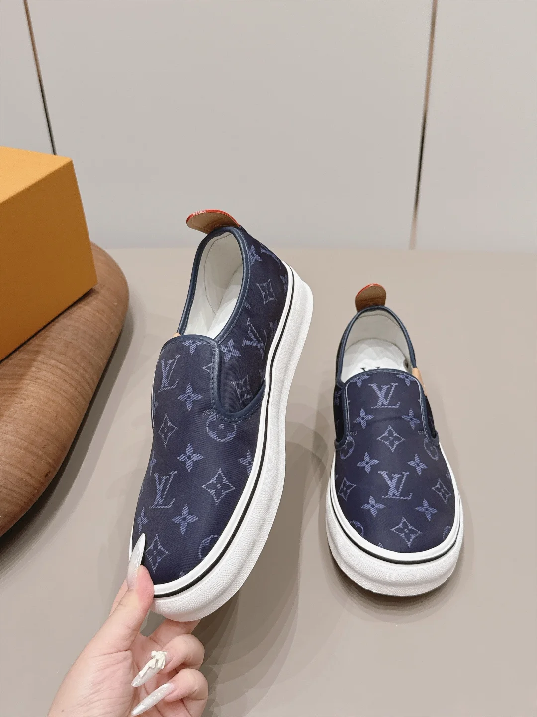 LV Sneakers Blue-White C00202609111523 - Image 4