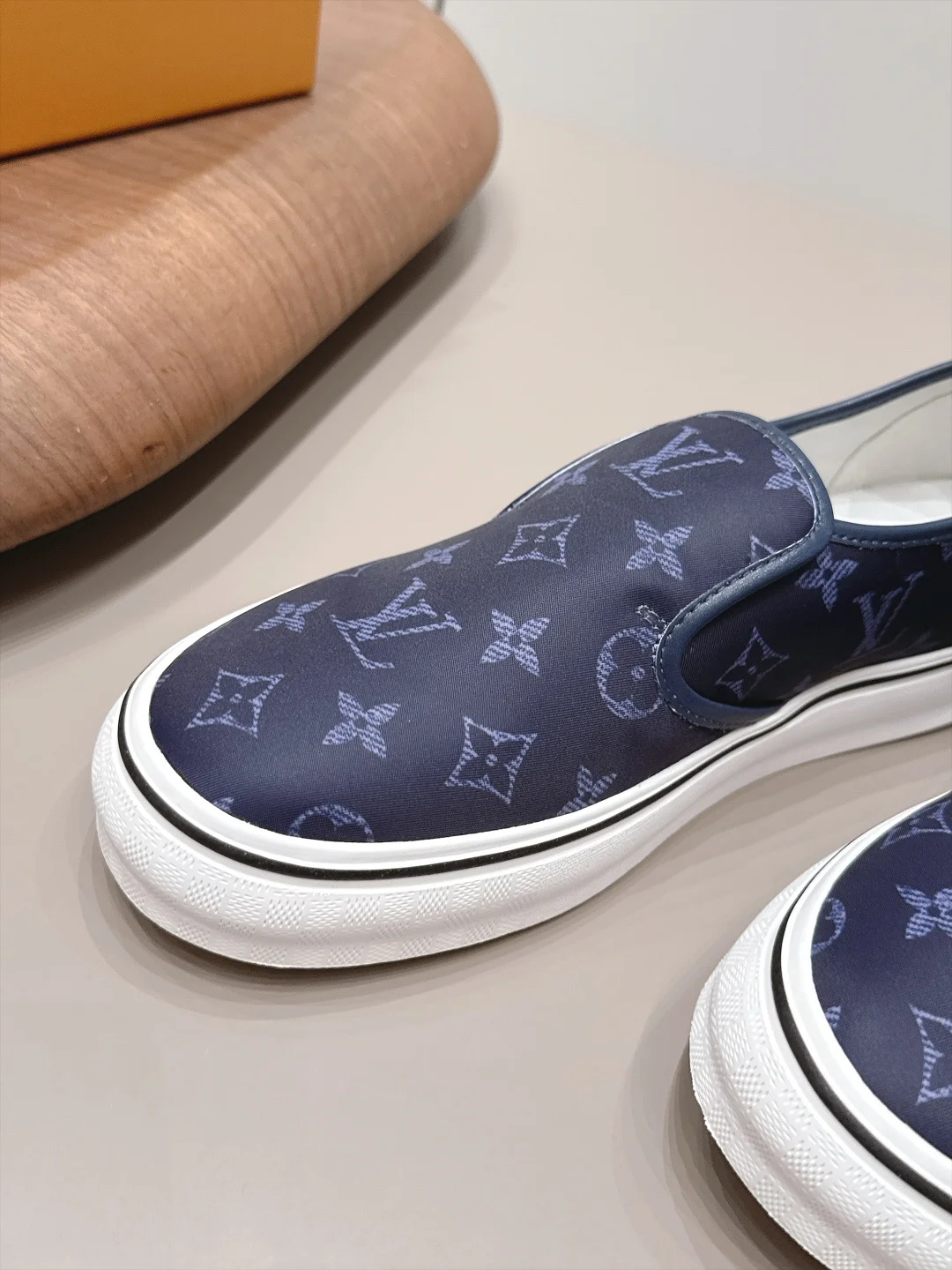LV Sneakers Blue-White C00202609111523 - Image 8