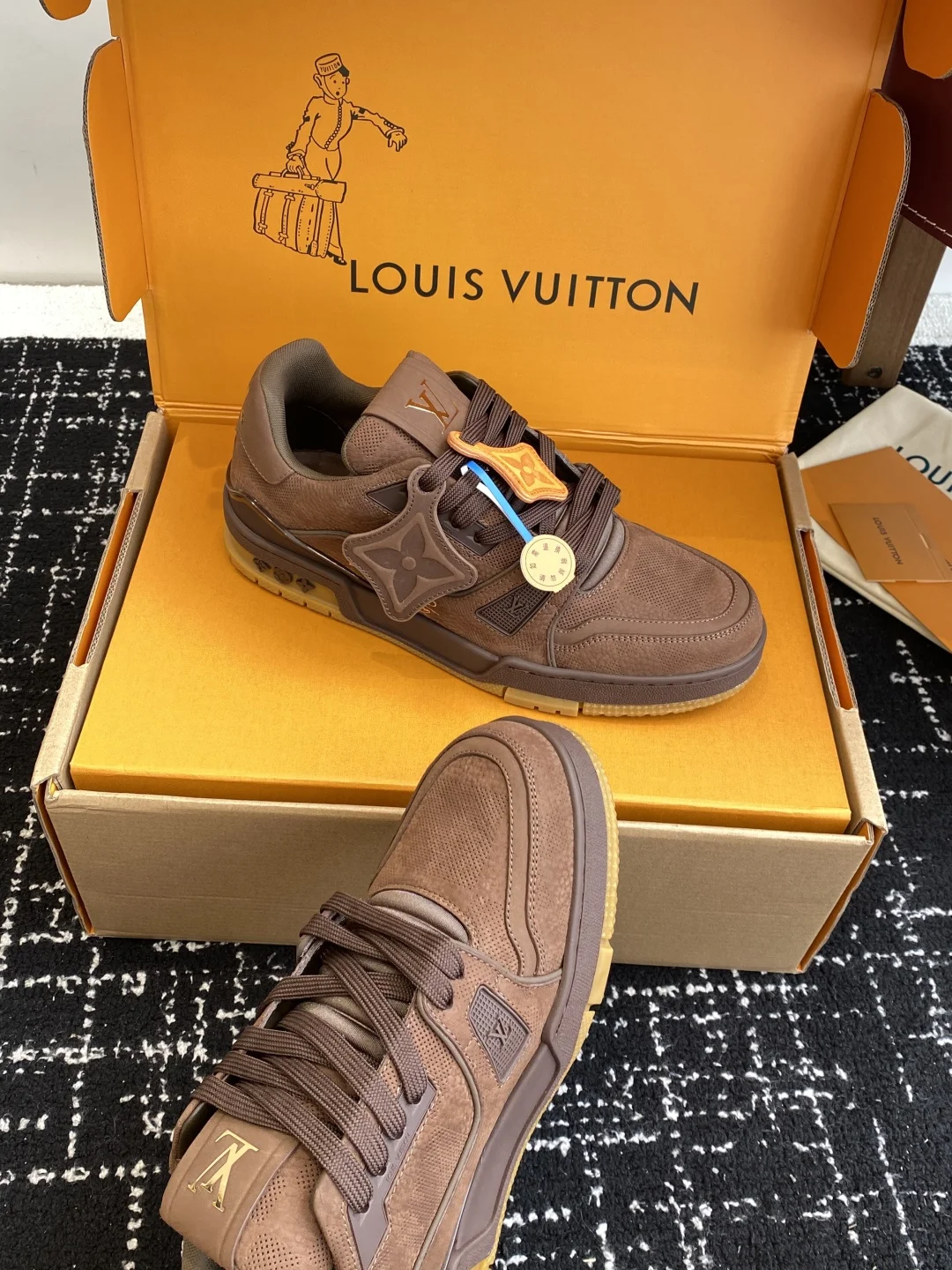 LV Sneakers Brown C00202609111608 - Image 5