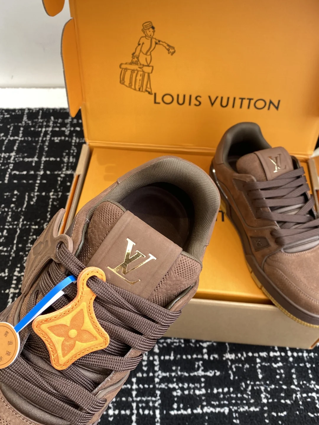 LV Sneakers Brown C00202609111608 - Image 7