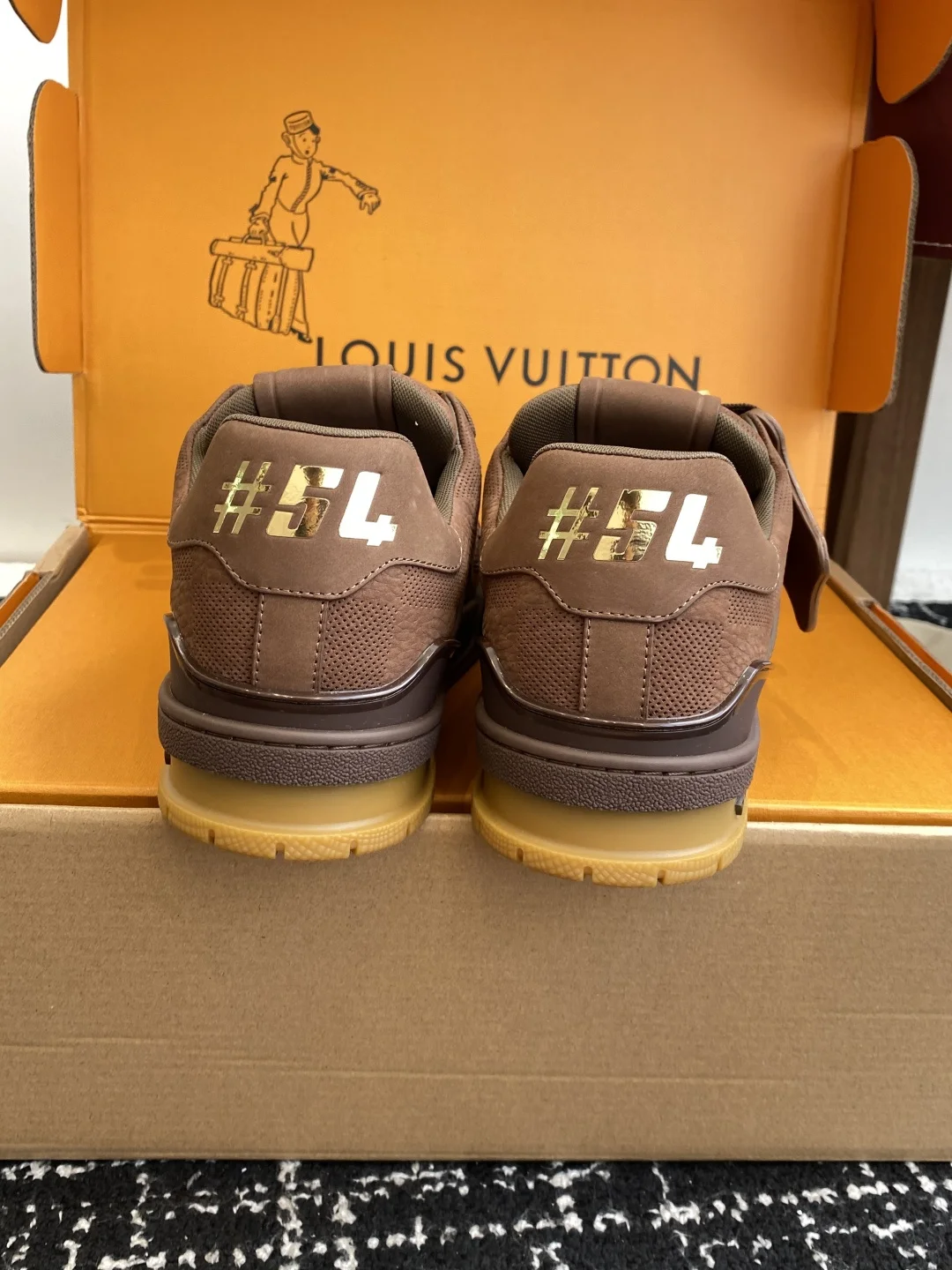 LV Sneakers Brown C00202609111608 - Image 8