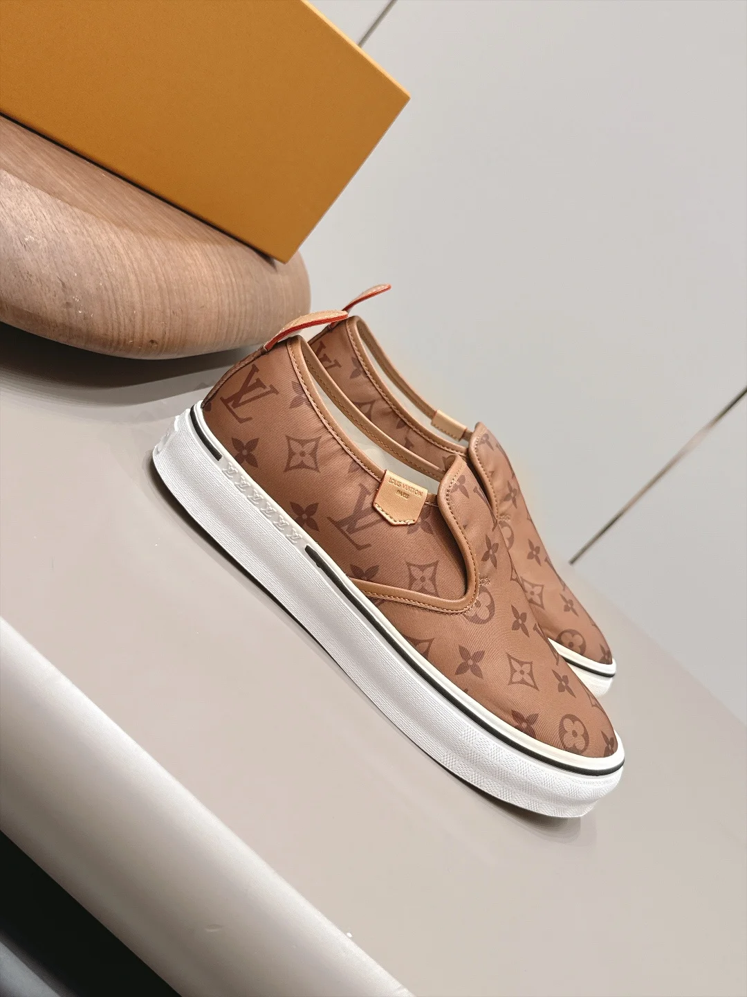 LV Sneakers Brown-White C00202609111520 - Image 2